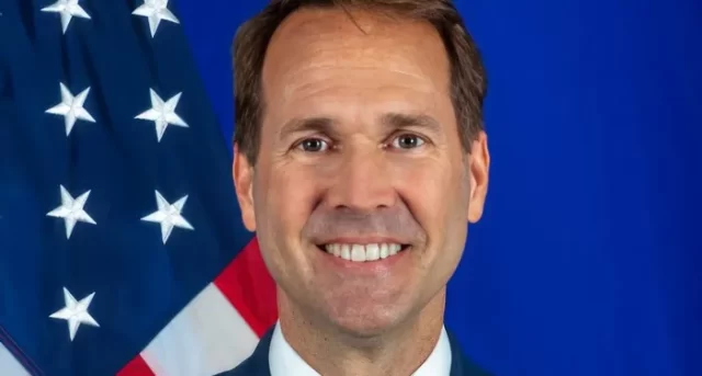 Ambassadeur-Troy-Fitrell