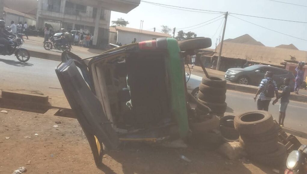 Conakry: un chauffeur et sa femme périssent dans un accident à Sanoyah Mangueboungni, ce samedi 25 avril