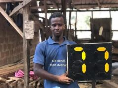 Mamou: Un jeune menuisier de Madina-Scierie invente un panneau innovant pour les matchs de foot