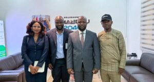 𝐅𝐨𝐧𝐜𝐭𝐢𝐨𝐧 𝐩𝐮𝐛𝐥𝐢𝐪𝐮𝐞 : 𝐥𝐞 m𝐢𝐧𝐢𝐬𝐭𝐫𝐞 𝐁𝐎𝐔𝐑𝐎𝐔𝐍𝐎 𝐞𝐭 𝐎𝐫𝐚𝐧𝐠𝐞 𝐌𝐢𝐜𝐫𝐨𝐟𝐢𝐧𝐚𝐧𝐜𝐞 𝐨𝐮𝐯𝐫𝐞𝐧𝐭 𝐝𝐞𝐬 𝐝𝐢𝐬𝐜𝐮𝐬𝐬𝐢𝐨𝐧𝐬 𝐩𝐨𝐮𝐫 𝐟𝐚𝐜𝐢𝐥𝐢𝐭𝐞𝐫 𝐥’𝐚𝐜𝐜è𝐬 𝐚𝐮 𝐜𝐫è𝐝𝐢𝐭𝐬 á 𝐦𝐨𝐢𝐧𝐝𝐫𝐞 𝐜𝐨û𝐭 𝐩𝐨𝐮𝐫 𝐥𝐞𝐬 𝐟𝐨𝐧𝐜𝐭𝐢𝐨𝐧𝐧𝐚𝐢𝐫𝐞𝐬