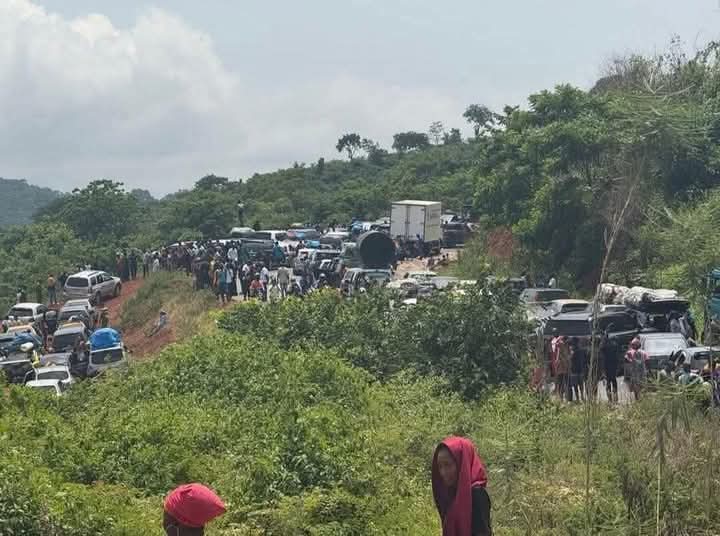Départs pour la Tabaski : le calvaire des voyageurs face aux embouteillages routiers vers l’intérieur du pays