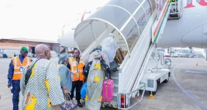 Lancement du Hajj 2026 : 650 pèlerins guinéens décollent de Conakry vers La Mecque