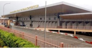 Retour du Hajj : une embrassade à l’aéroport de Conakry relance le débat sur la pudeur en islam