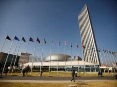 « En Afrique, de nombreux hauts cadres, bardés de diplômes, ne parviennent pas à vivre en dehors des sphères du pouvoir… », Parole au citoyen