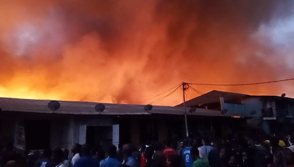 Un incendie ravage une grande partie du marché central de N’Zérékoré, ce vendredi 19 juin