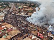Violent incendie/N’Zérekoré: Mamadi Doumbouya exprime sa solidarité aux victimes et aux commerçants sinistrés