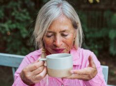 Thé ou café : la caféine fragilise-t-elle les os ou les rend-elle plus solides ?