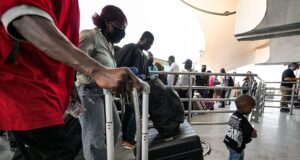 Tunisie : derrière les « retours volontaires » de migrants, une réalité bien plus sombre