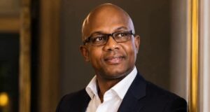 Tidiane World Music fête cette année 32 ans de carrière, fruit d’une passion intacte et d’un travail acharné