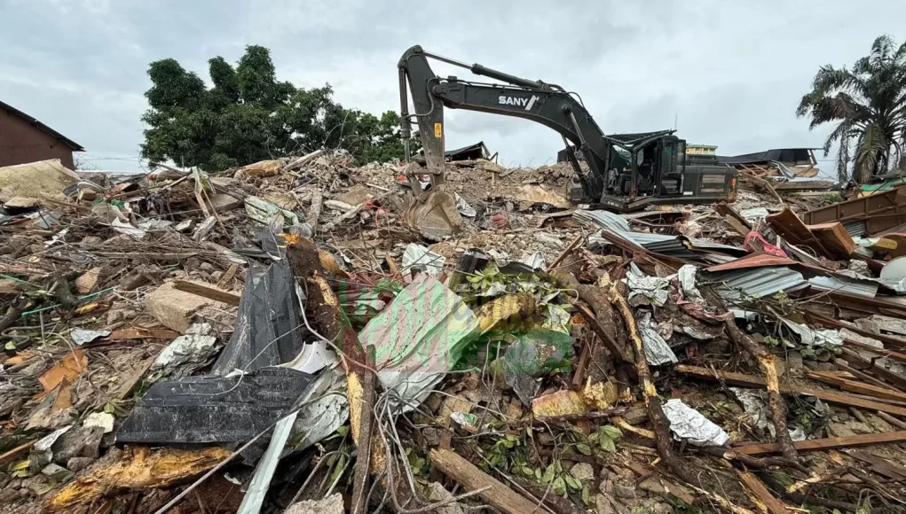 Conakry /Dixinn : Moins d’un mois après le drame de Démoudoula, un nouveau bâtiment s’est écroulé dans la nuit du 10 au 11 août à Hafia 1 !