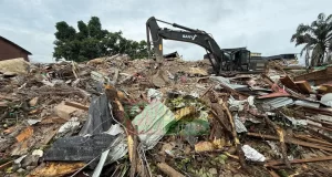 Conakry /Dixinn : Moins d’un mois après le drame de Démoudoula, un nouveau bâtiment s’est écroulé dans la nuit du 10 au 11 août à Hafia 1 !