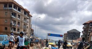 Guinée/Pollution : les bouteilles en PET, nouveaux ennemis des caniveaux !