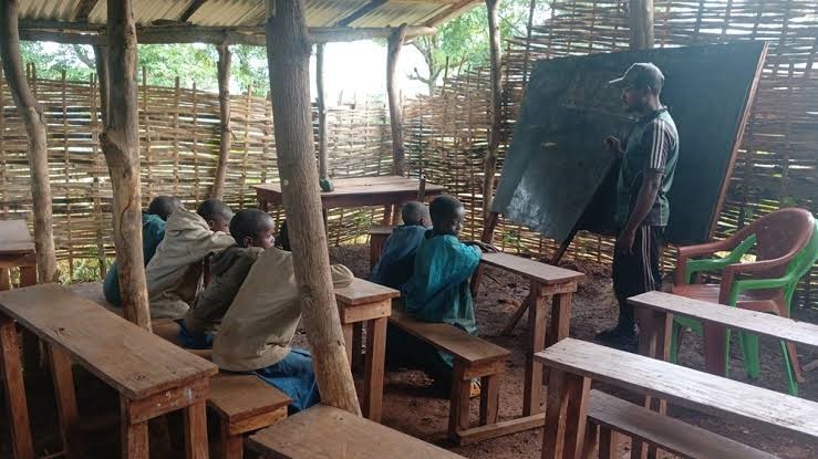 Écoles en ruine, promesses en suspens: le pari risqué de Simandou 2040 pour l’école rurale en Guinée