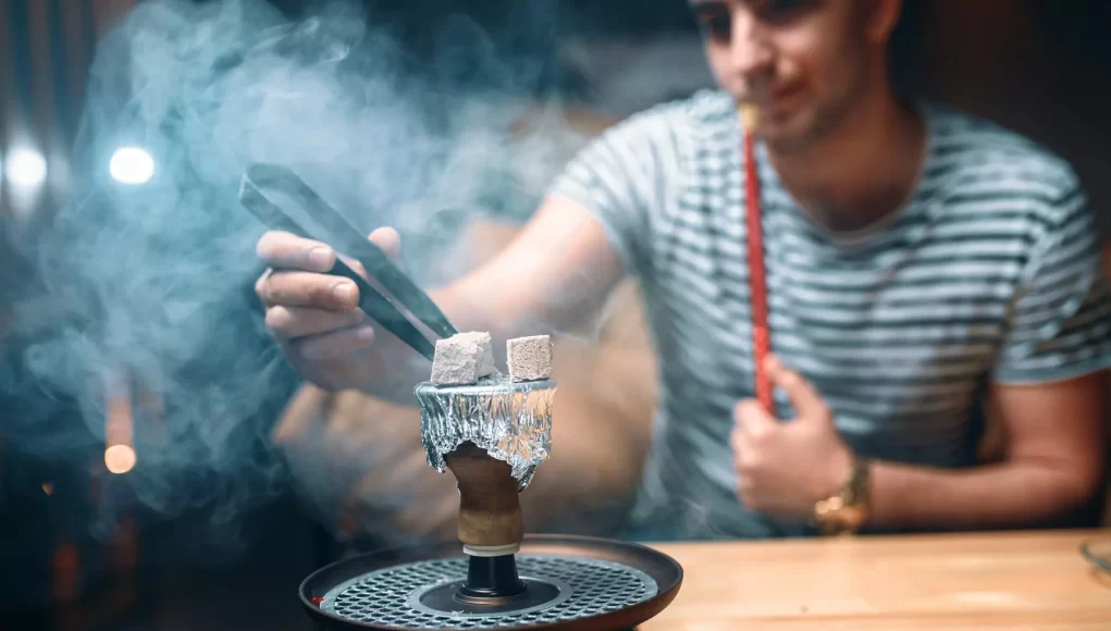 Fumée séduisante, risque invisible : la chicha, danger sous l’apparence de la détente