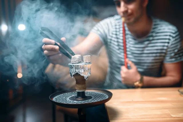 tabac-chicha_adobestock_157038736_nomad_soul