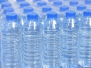 À Conakry, l’eau en bouteille devient une denrée rare et coûteuse