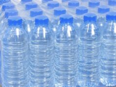 À Conakry, l’eau en bouteille devient une denrée rare et coûteuse