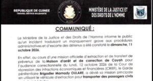 Guinée : un garde pénitentiaire suspendu pour avoir transporté des civils dans un véhicule d’extraction de détenus